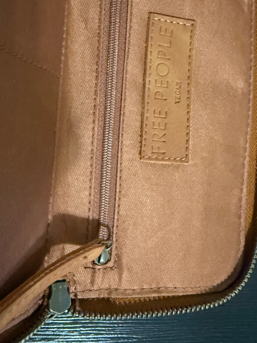 Distressed vegan wallet. - Picture 5 of 6